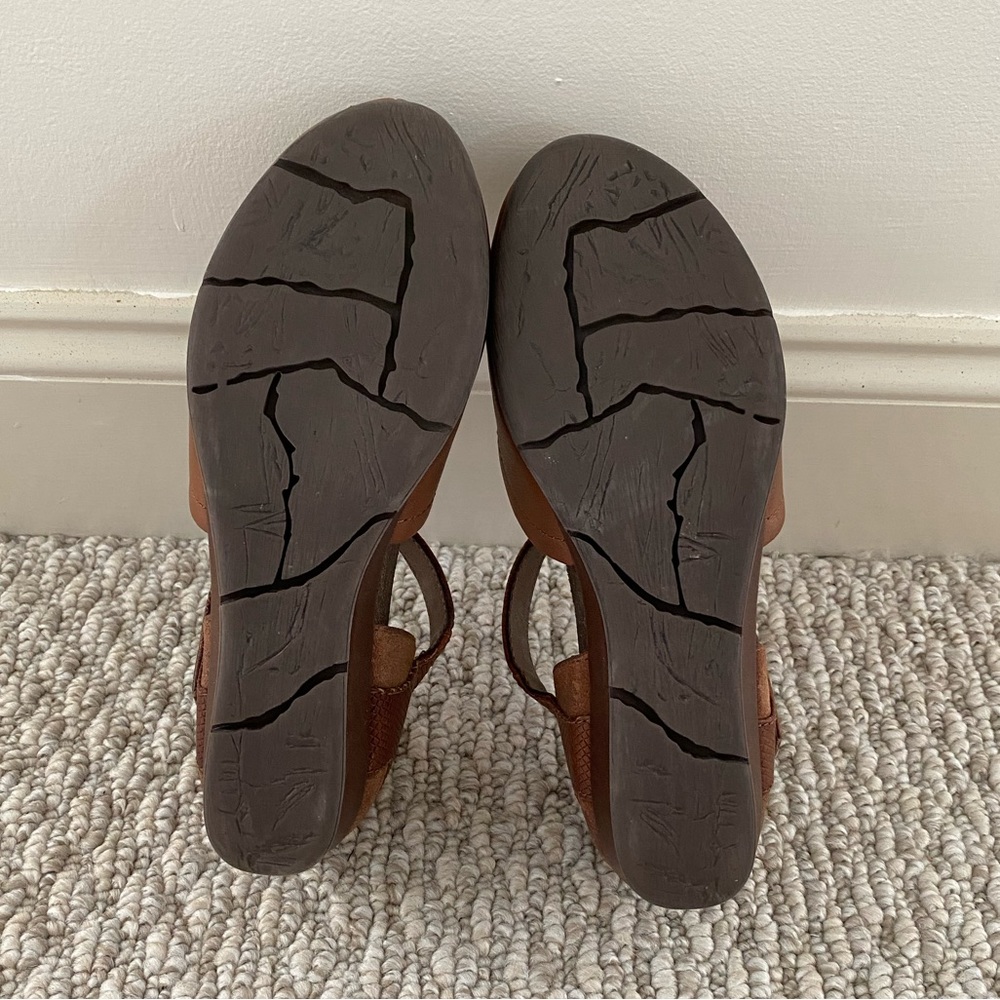 OTBT Brown Wedges - Picture 5 of 7